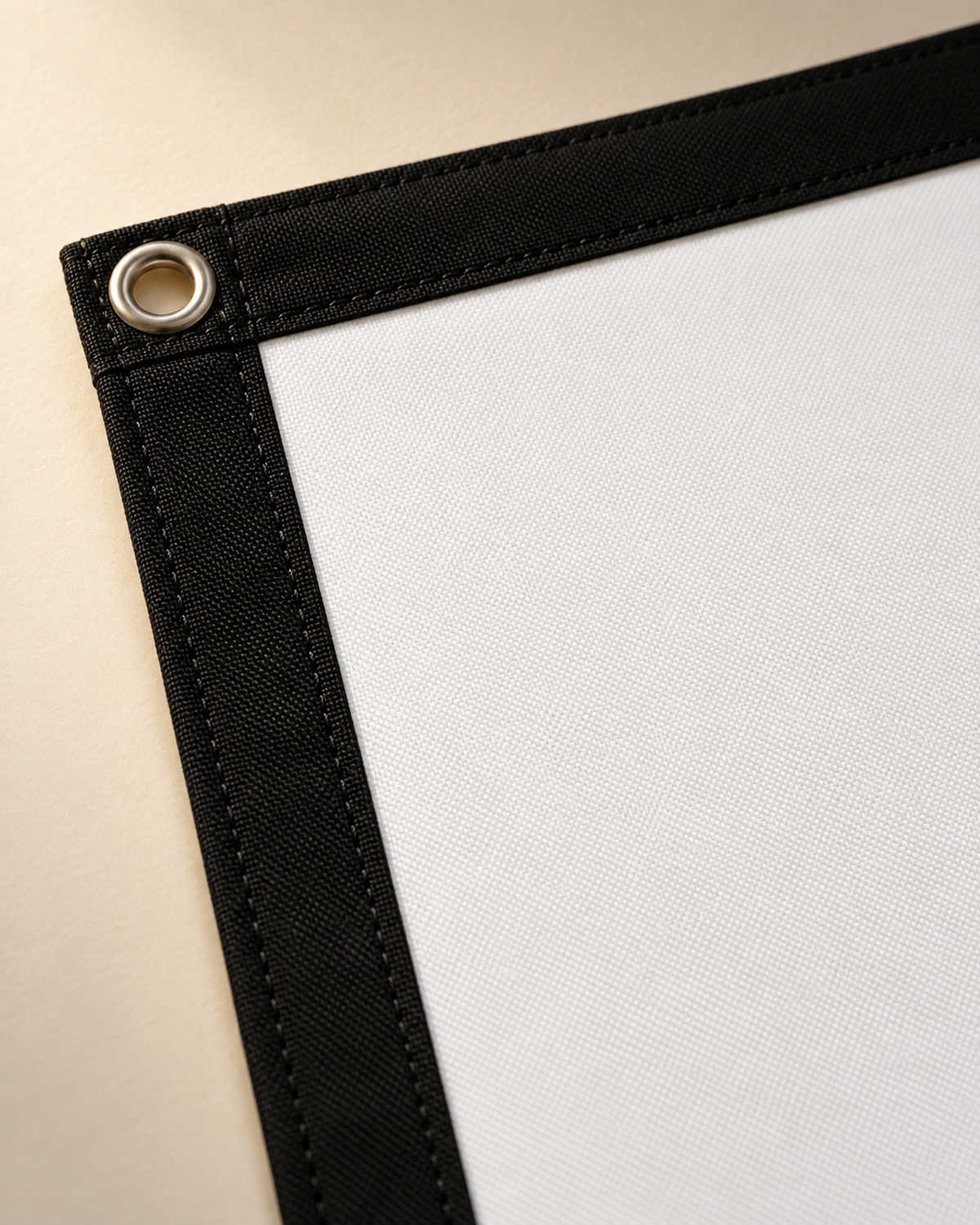 Pantalla de proyección blanca con borde negro – imagen 3